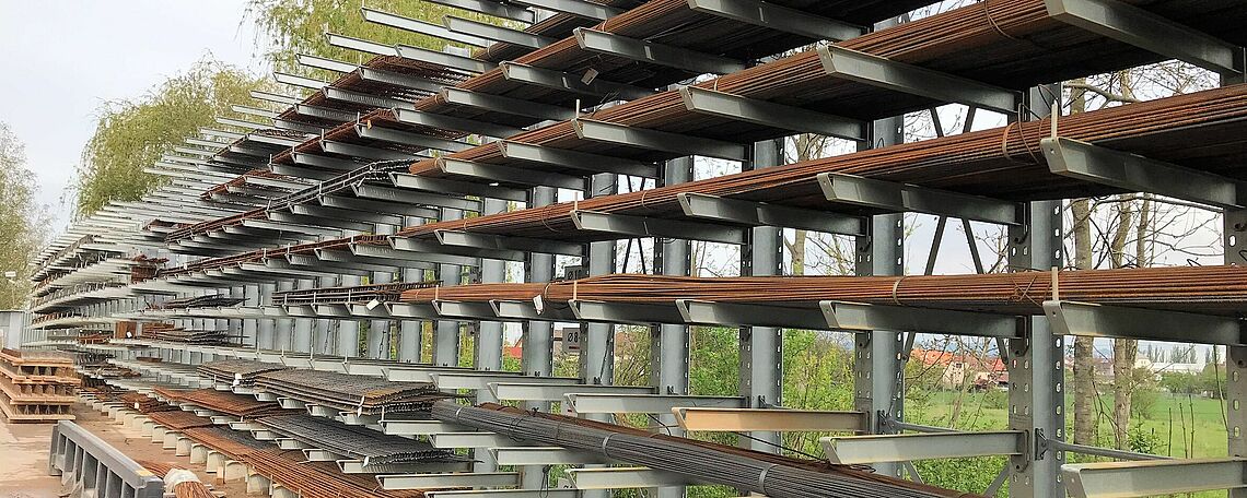 Estantes cantilever para mercadorias longas