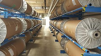 Estantes cantilever para cargas ligeiras em utilização