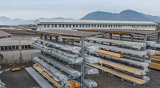 Estante cantilever com telhado